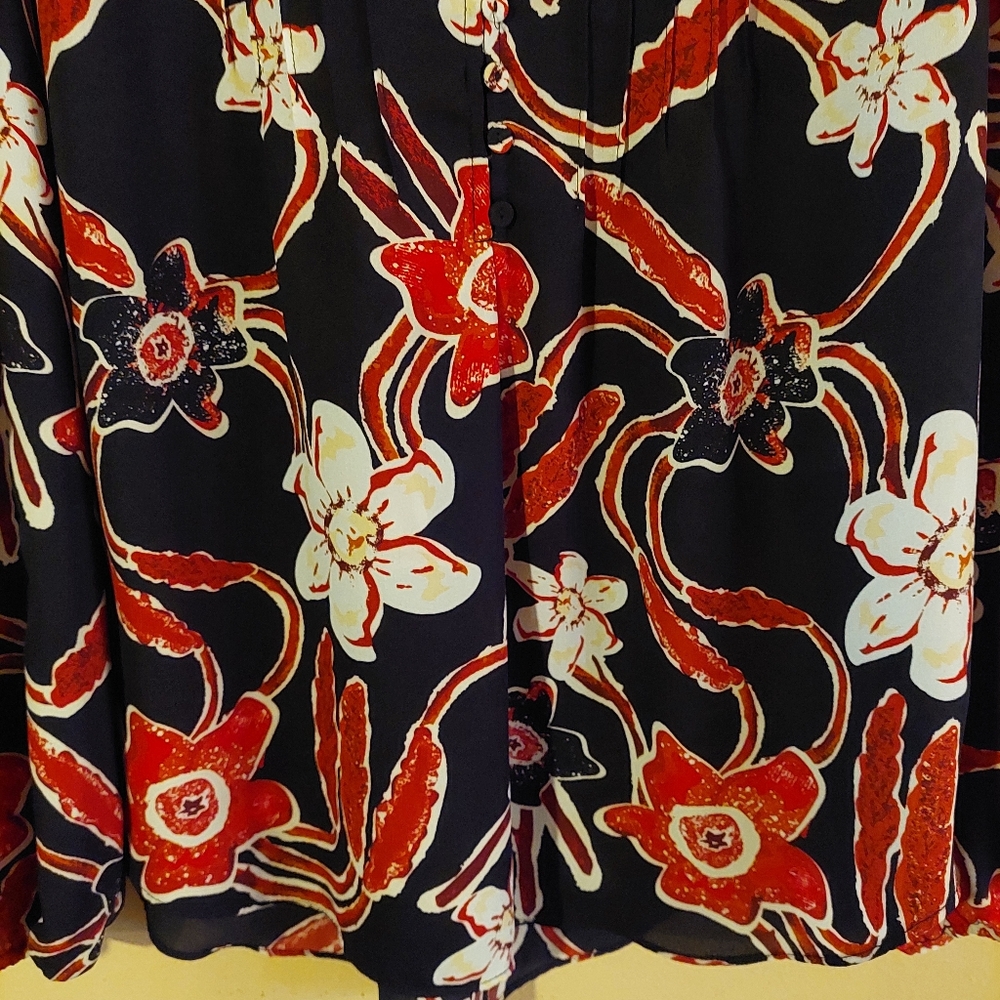 Cupcakes & Cashmere floral V neck navy blue red long sleeve abstract top. M - Picture 3 of 10